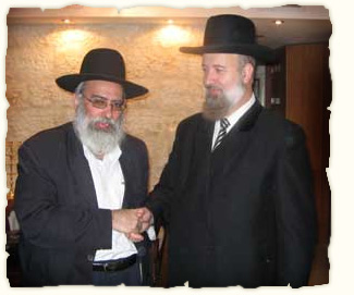 Rabbi Azulai is meeting the chief Rabbi of Israel Rabbi Yona Metzger and giving him a special talisman